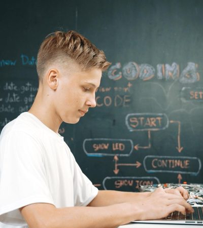 Laptop kódoláshoz.